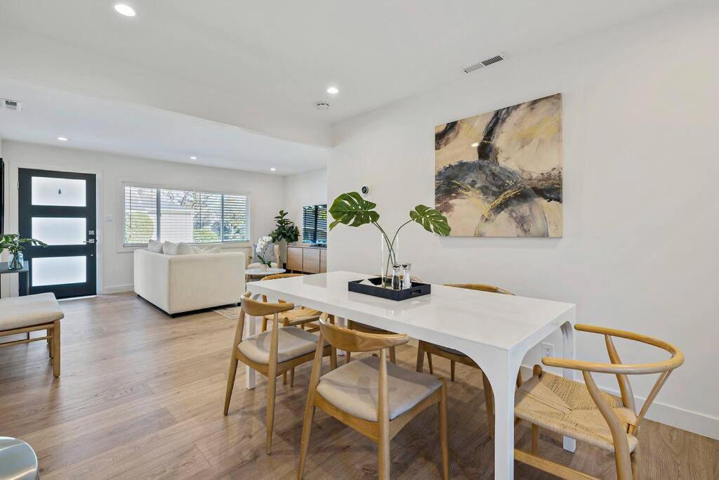 Photo of Livingroom in North Whisman