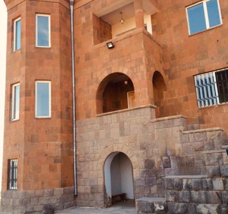 Photo of Buildings in Aruch