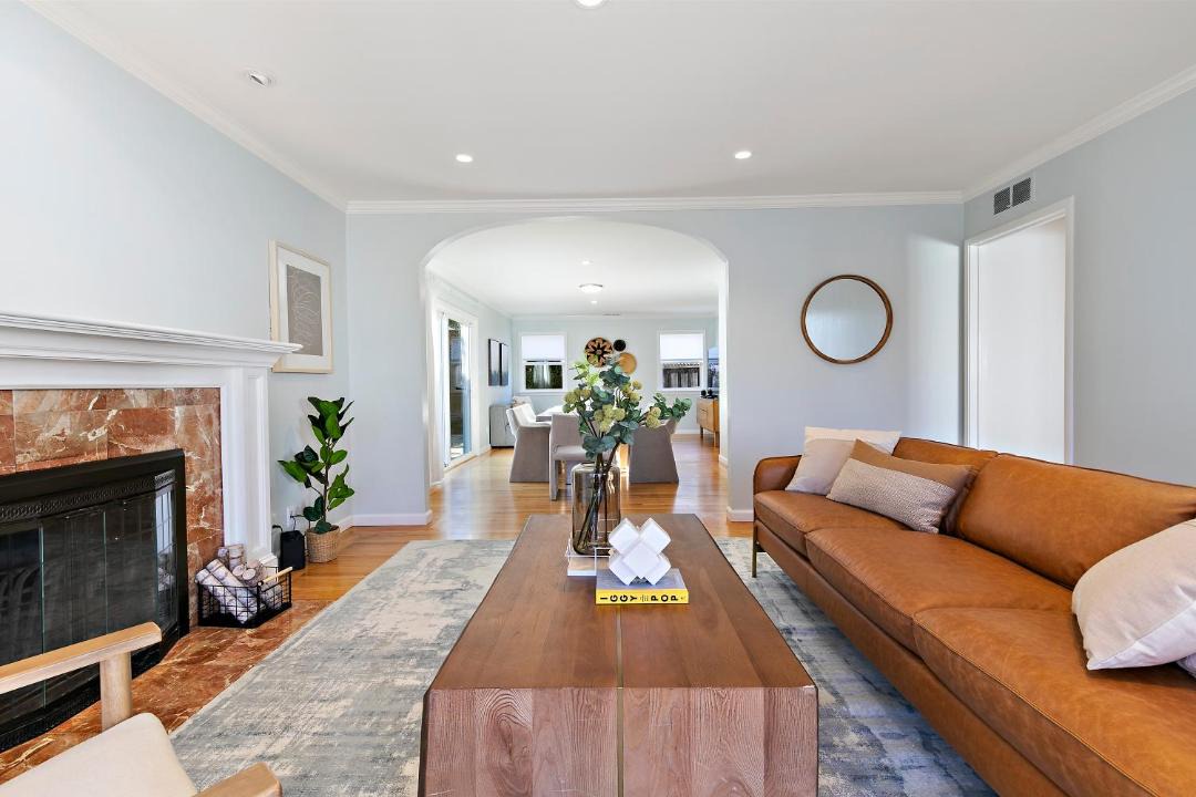 Photo of Livingroom in Farm Hills