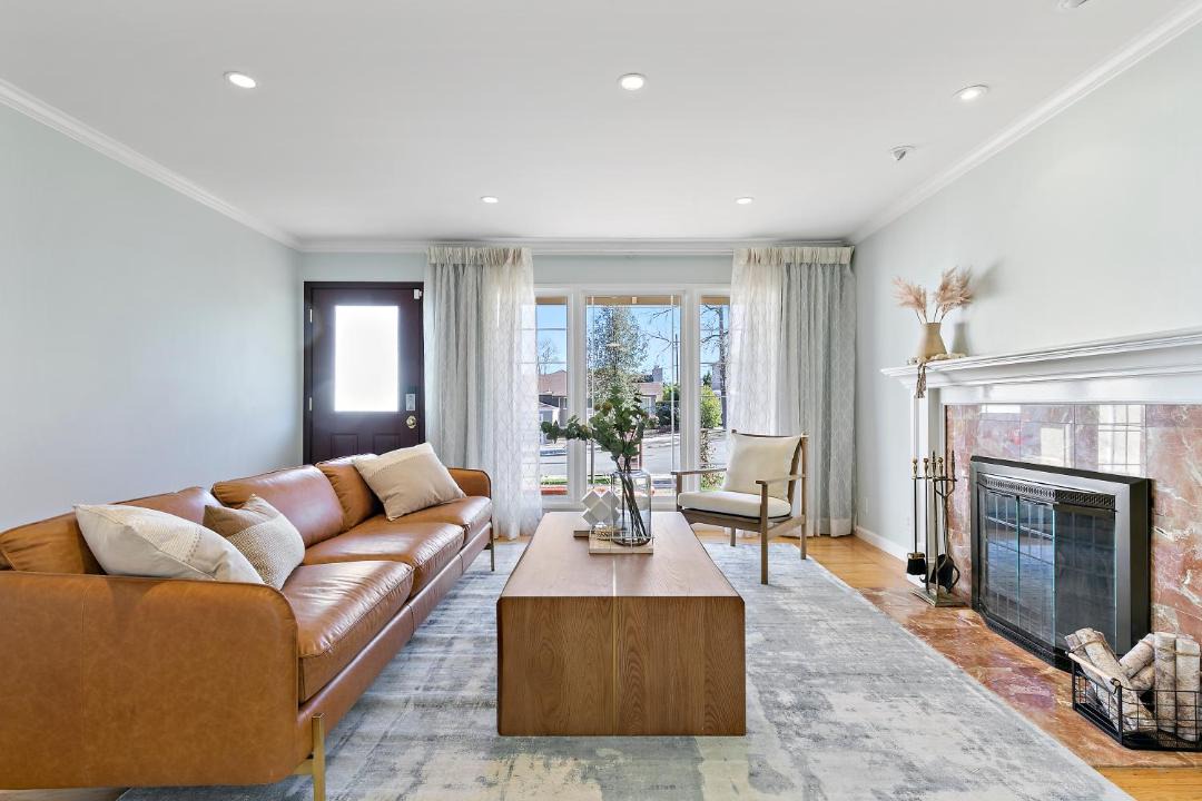 Photo of Livingroom in Farm Hills