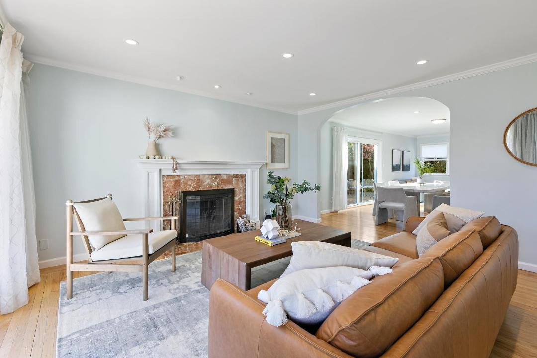 Photo of Livingroom in Farm Hills