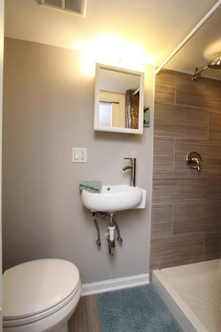 Photo of Bathroom in Jefferson Park