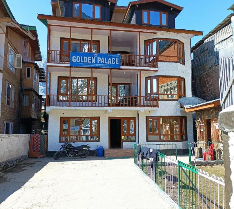 Photo of Buildings in Laripora