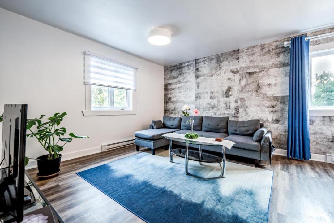 Photo of Livingroom in McMasterville