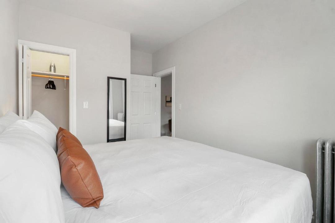 Photo of Bedroom in Rogers Park