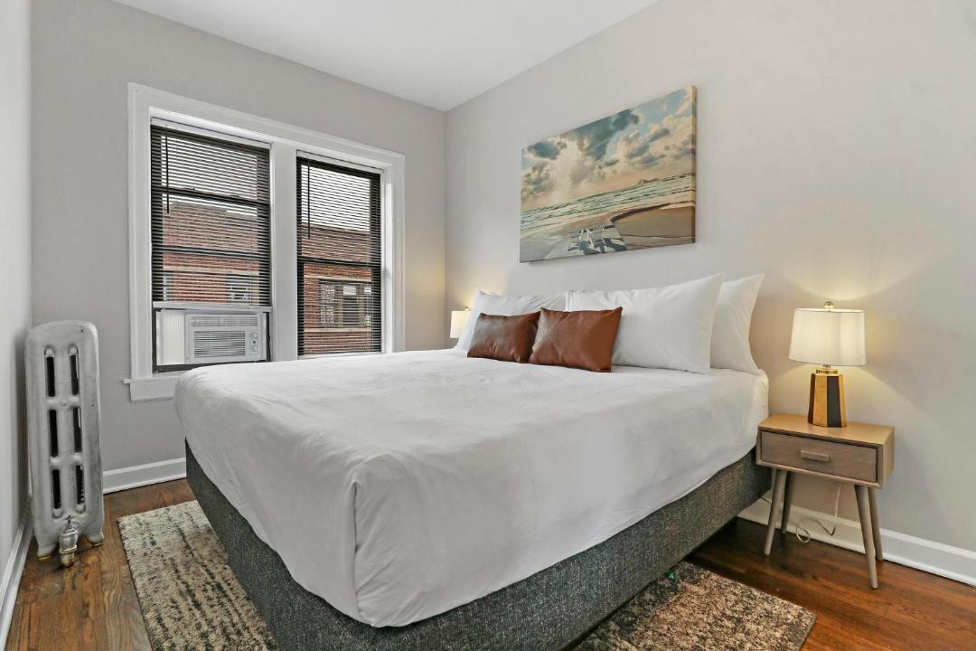 Photo of Bedroom in Rogers Park