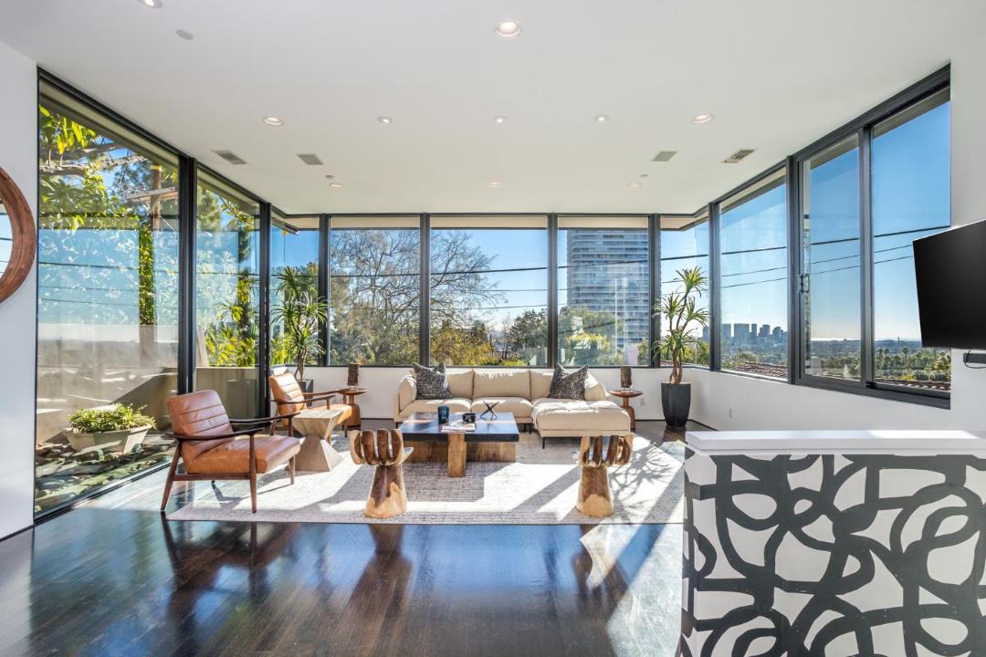 Photo of Livingroom in Hollywood Hills West