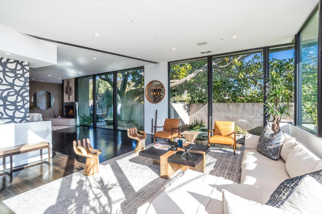 Photo of Livingroom in Hollywood Hills West