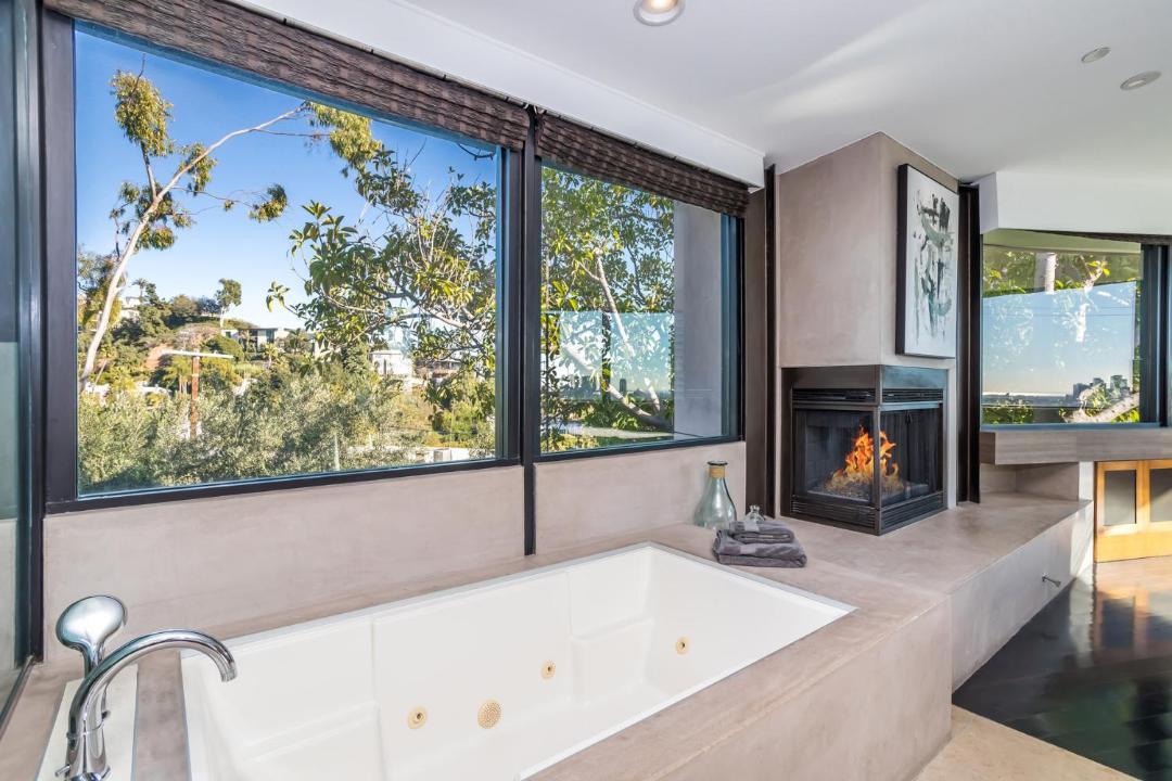 Photo of Others in Hollywood Hills West