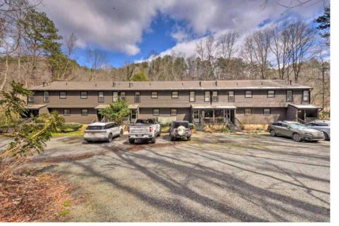 Photo of Buildings in East Ellijay