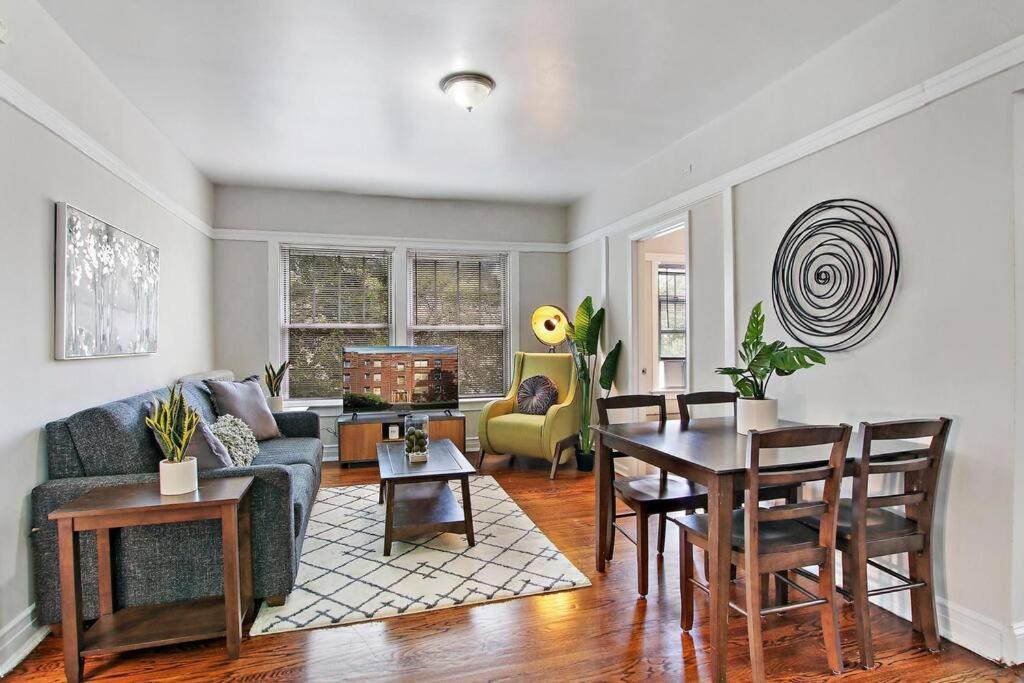 Photo of Livingroom in Rogers Park