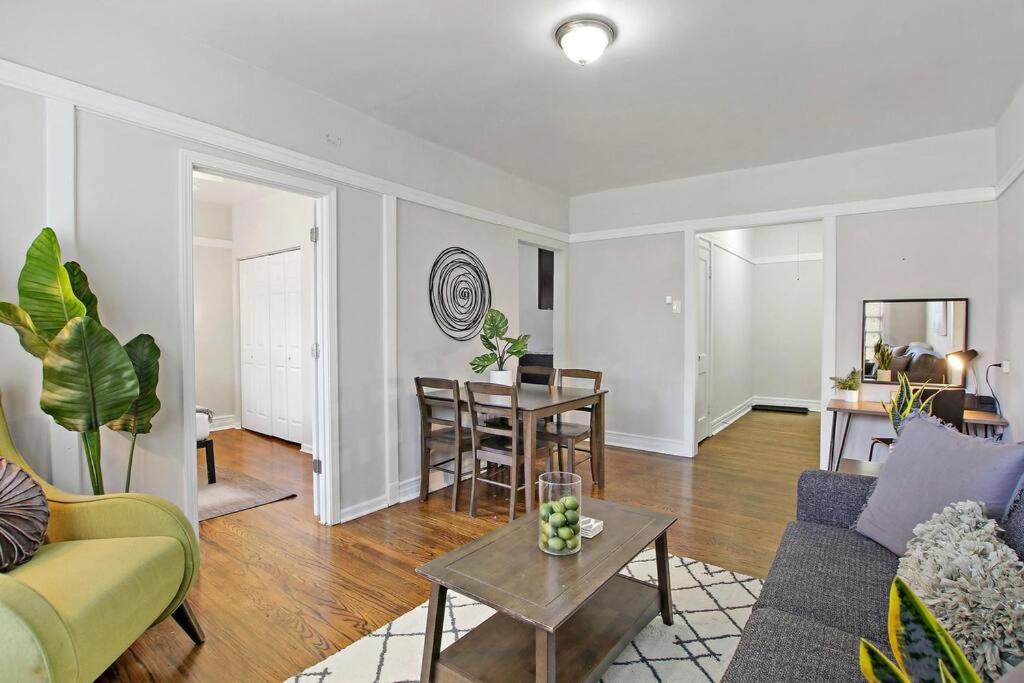 Photo of Livingroom in Rogers Park