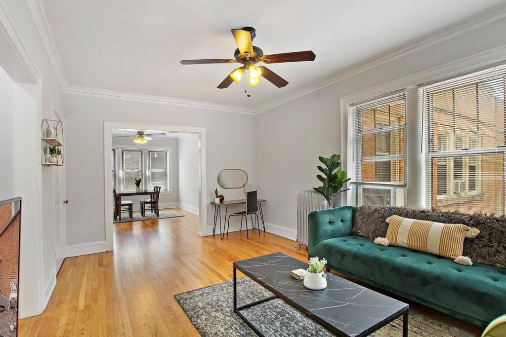 Photo of Livingroom in Ravenswood