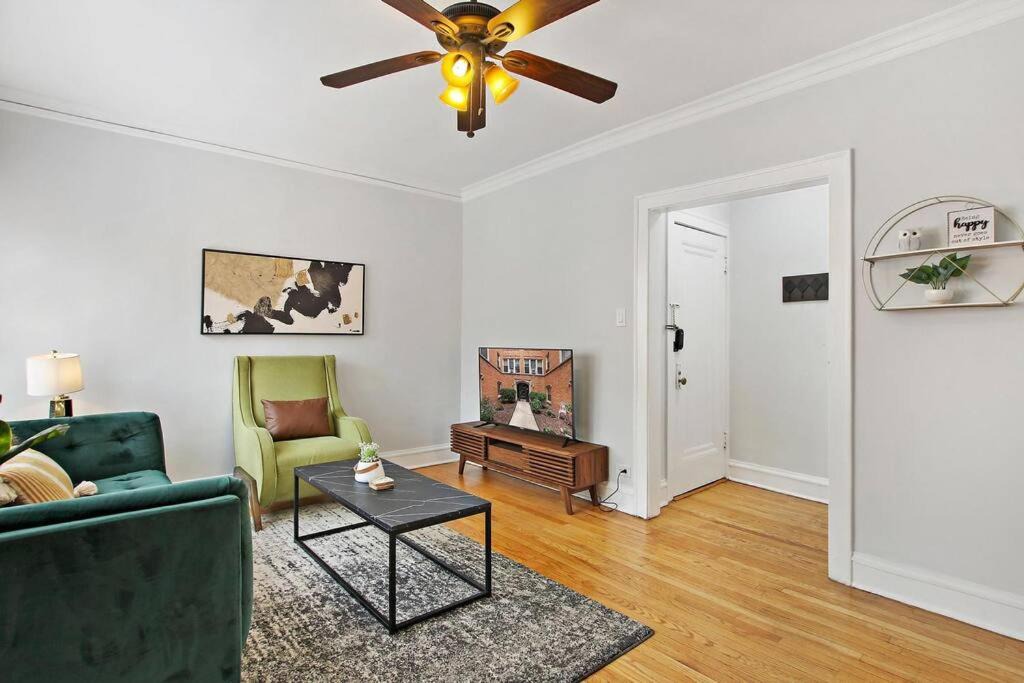 Photo of Livingroom in Ravenswood