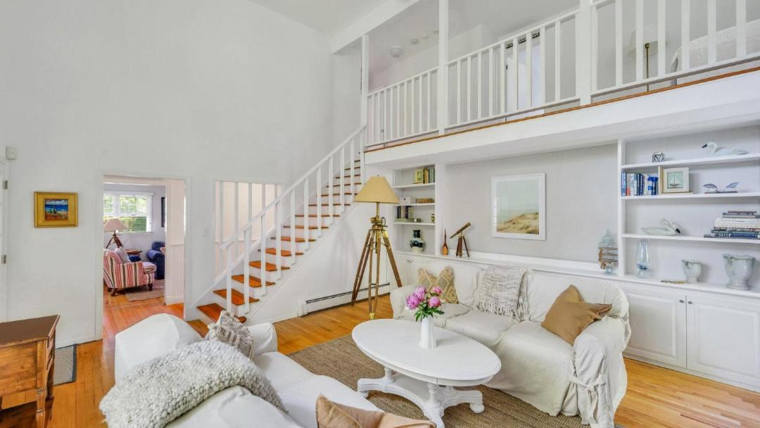 Photo of Livingroom in East Hampton North