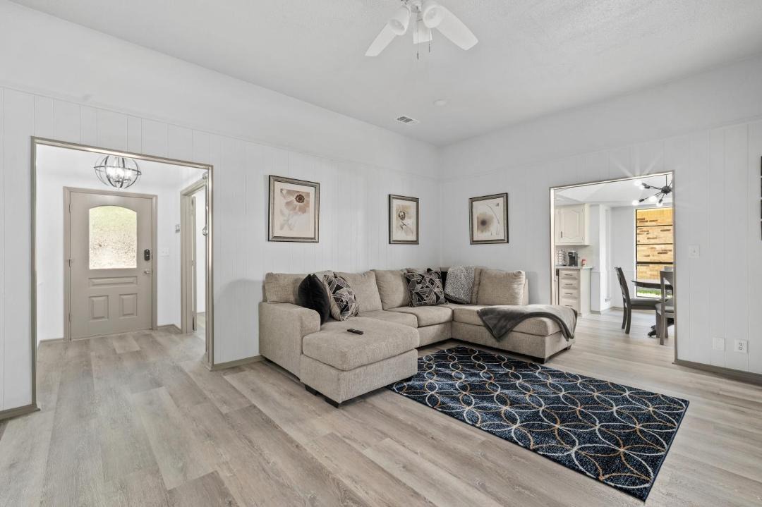 Photo of Livingroom in Allen