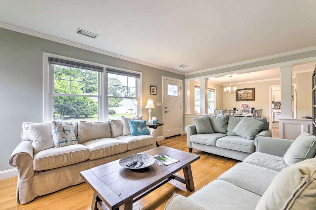 Photo of Livingroom in Old Saybrook