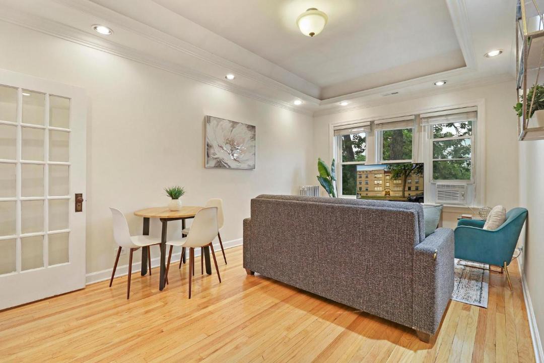 Photo of Livingroom in Old Irving Park