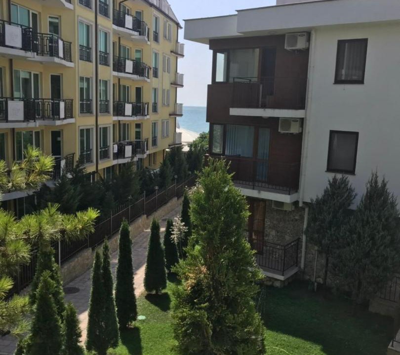 Photo of Buildings in Elenite