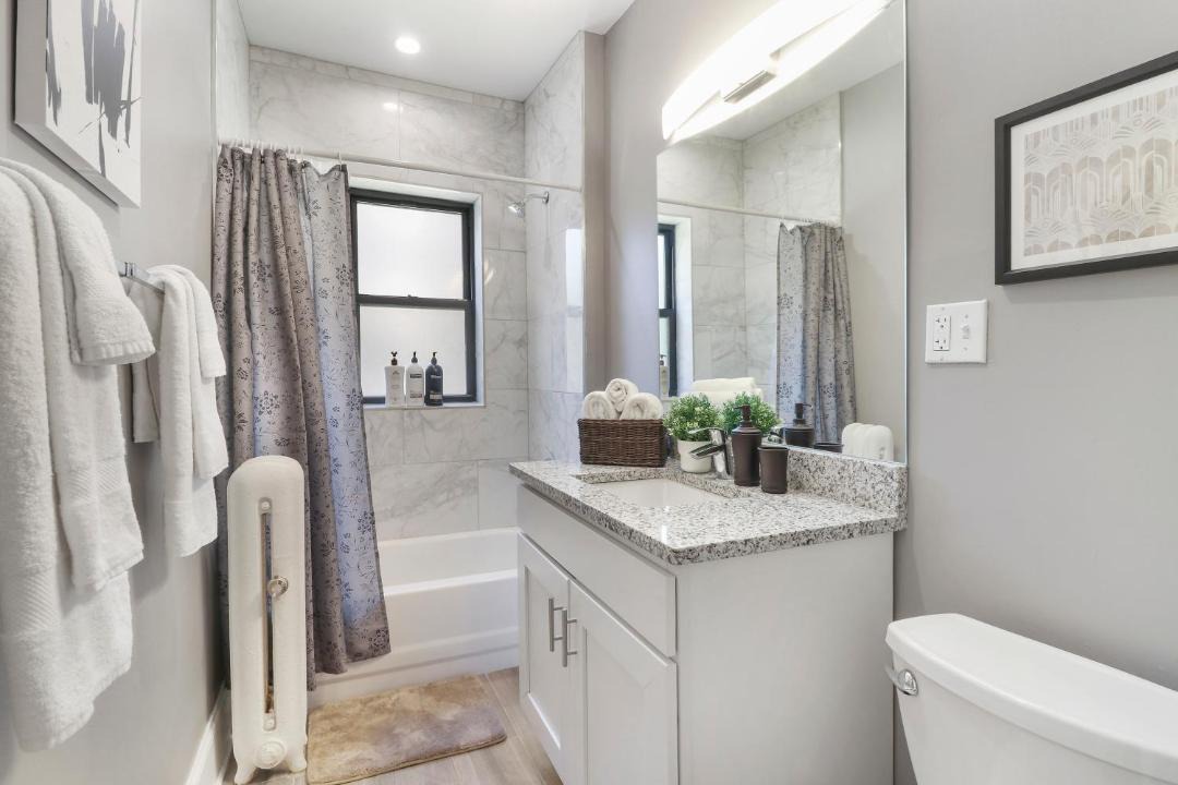 Photo of Bathroom in Lake View East