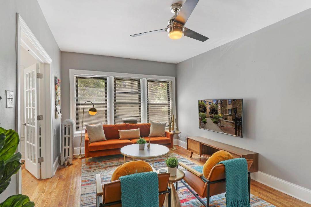Photo of Livingroom in Lake View East