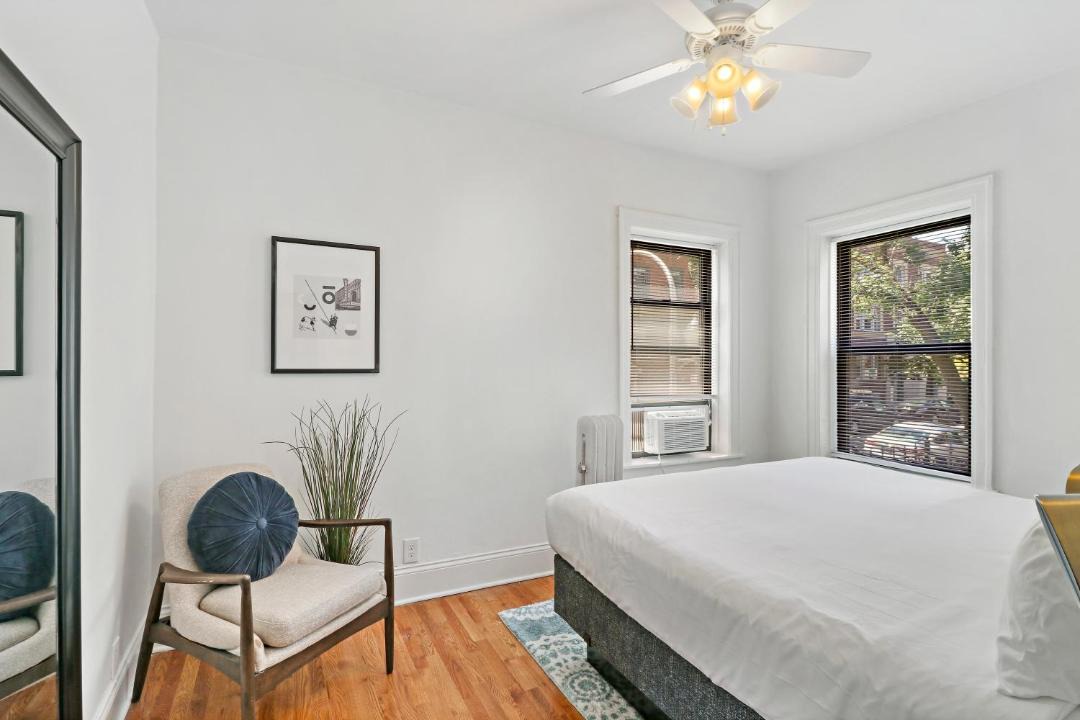 Photo of Bedroom in Lake View East