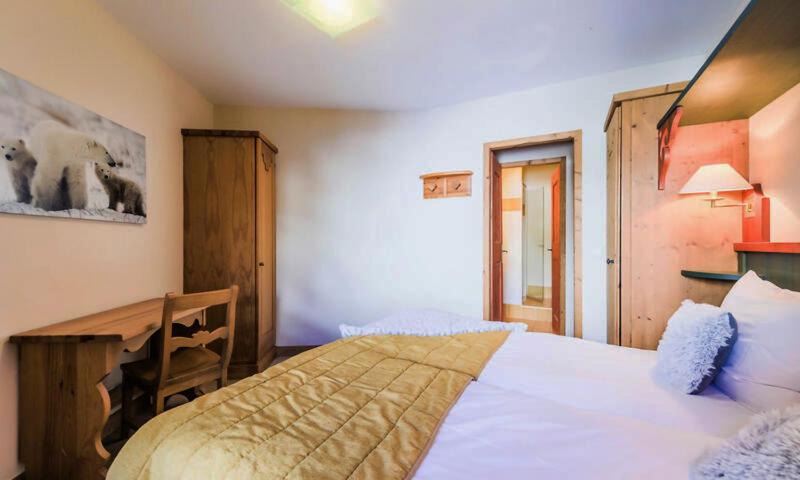 Photo of Bedroom in Arc-1950