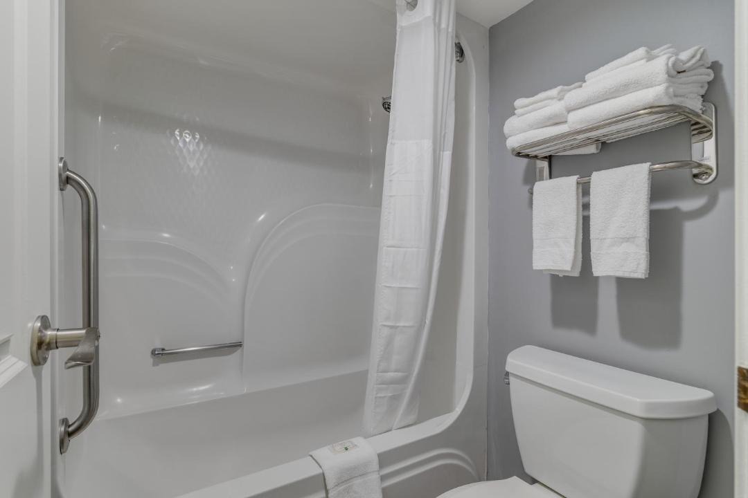 Photo of Bathroom in Kodak