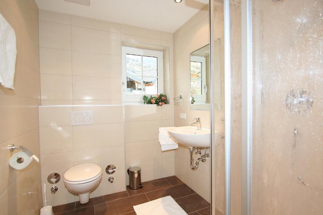 Photo of Bathroom in Pians