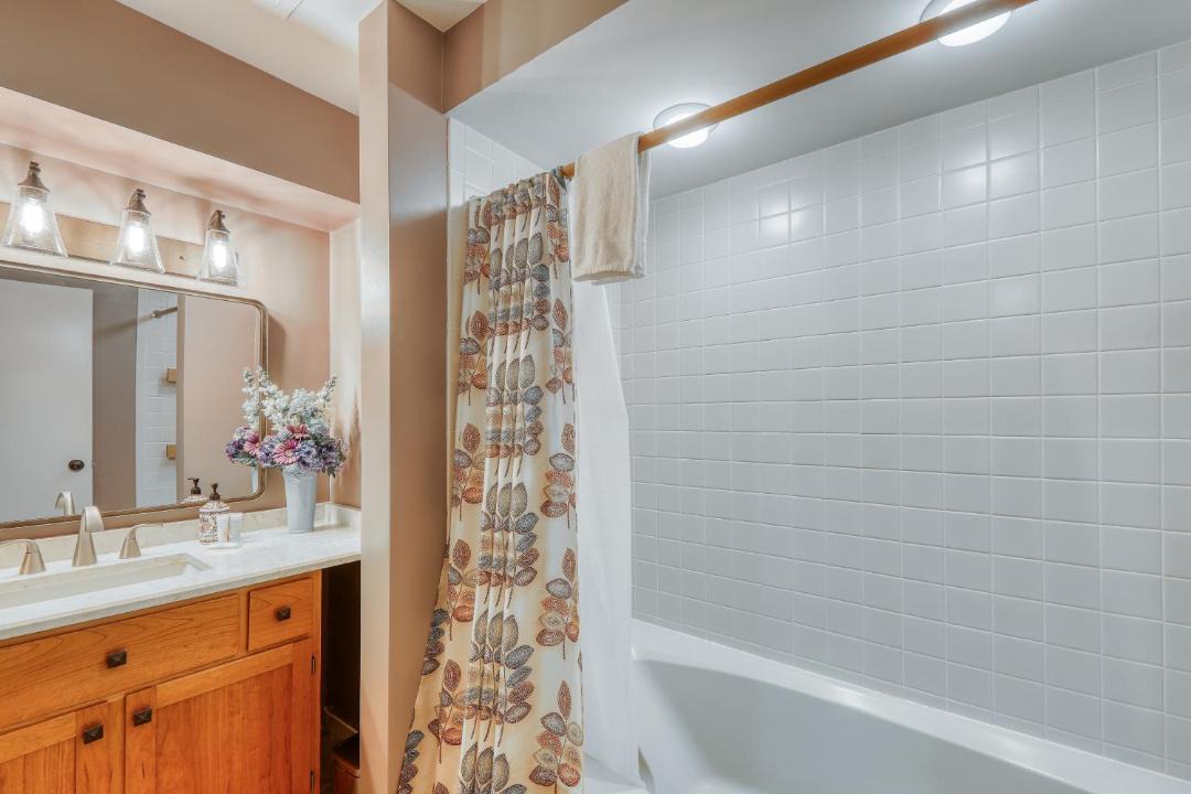 Photo of Bathroom in Warren