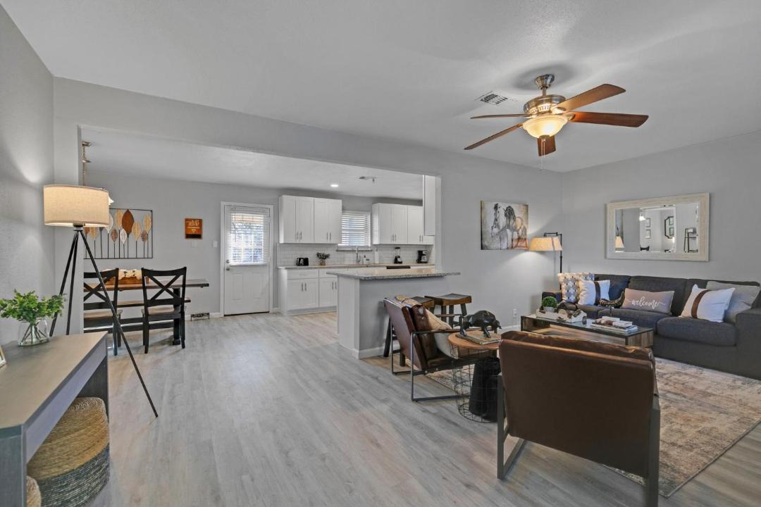 Photo of Livingroom in North Richland Hills