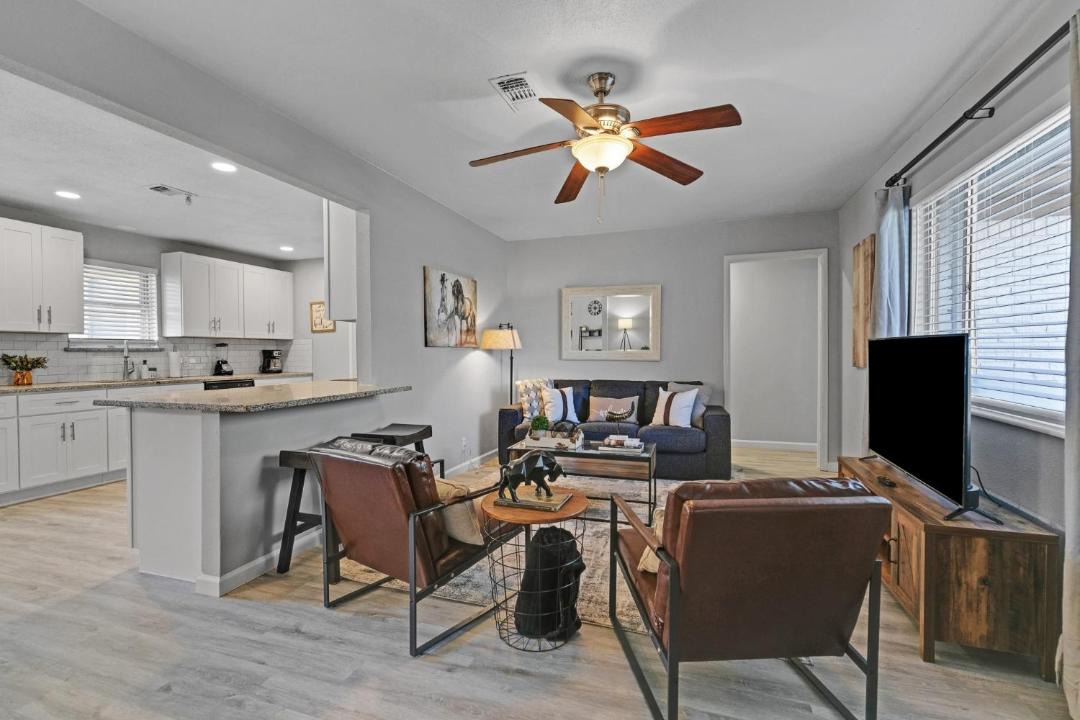 Photo of Livingroom in North Richland Hills