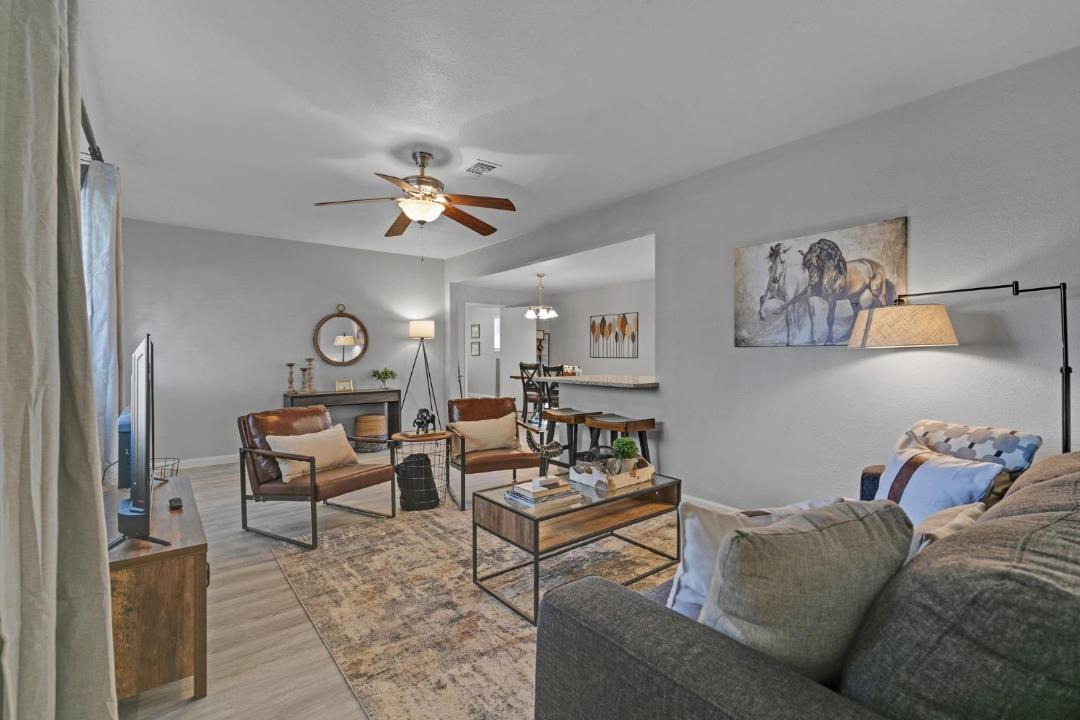 Photo of Livingroom in North Richland Hills