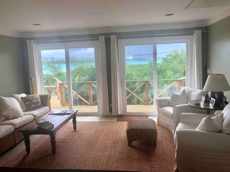 Photo of Livingroom in Staniel Cay