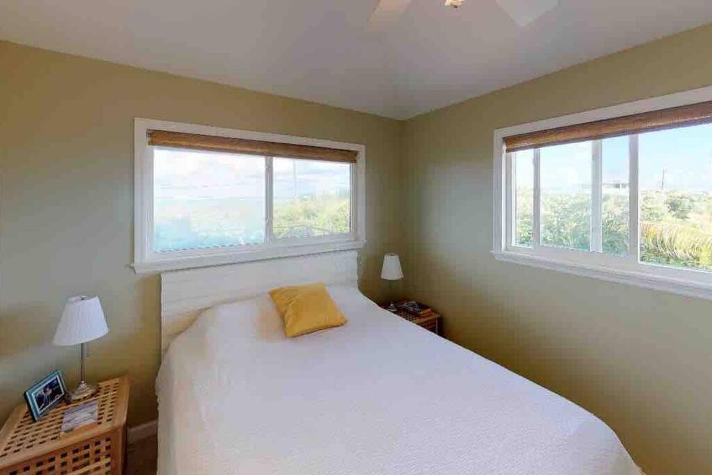 Photo of Bedroom in Staniel Cay