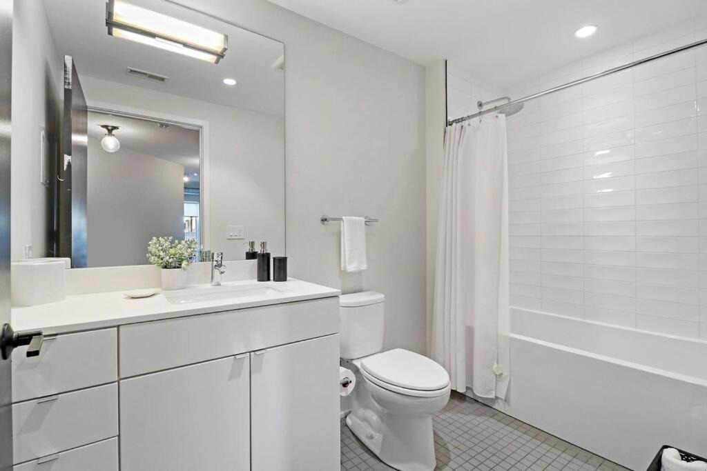 Photo of Bathroom in Lakeview