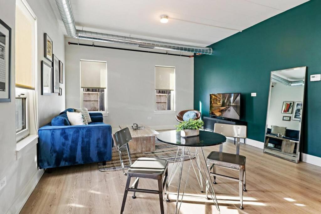Photo of Livingroom in Lakeview