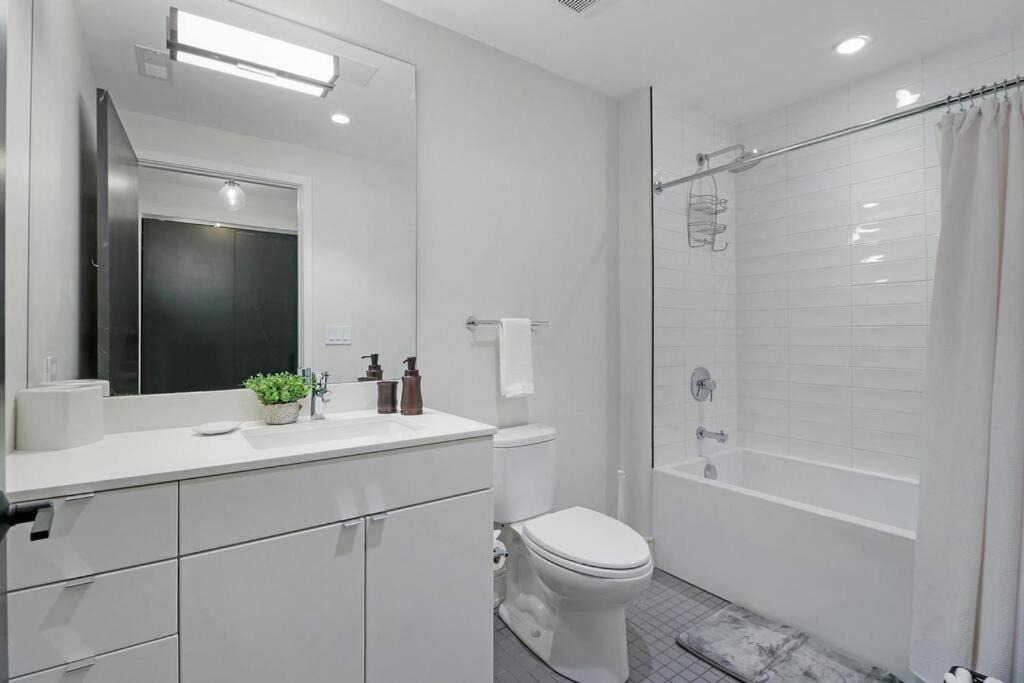 Photo of Bathroom in Lakeview
