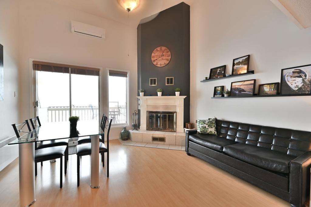 Photo of Livingroom in Magog