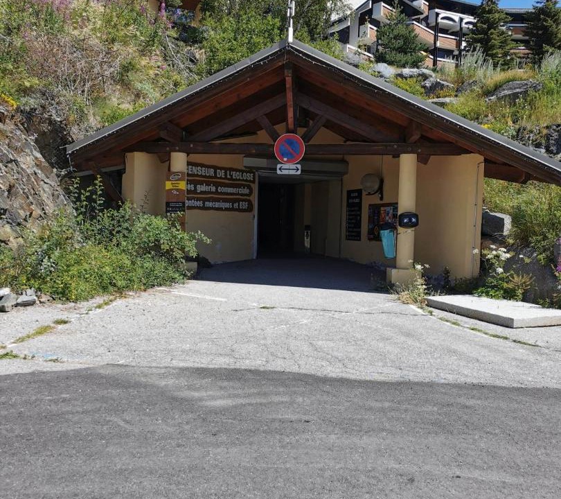 Photo of Buildings in Eclose-Ouest