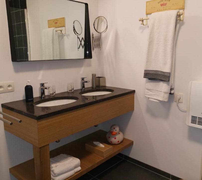 Photo of Bathroom in Elingen