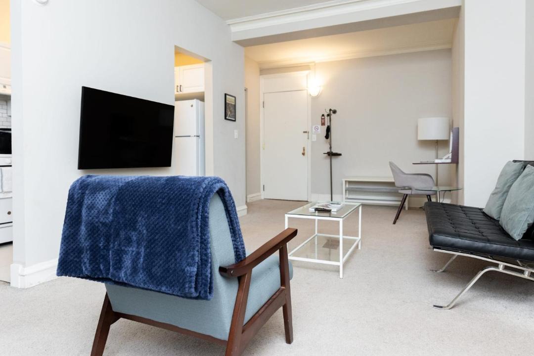 Photo of Livingroom in East Hyde Park