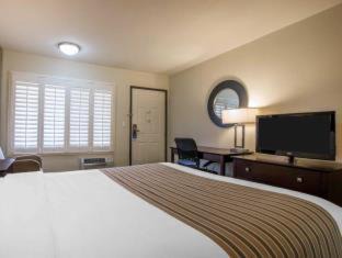 Photo of Bedroom in Pico-Union