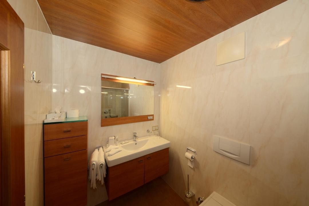 Photo of Bathroom in Kapfing