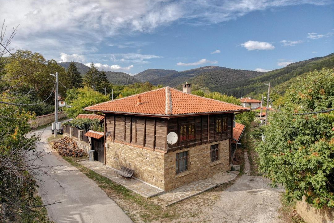 Photo of Buildings in Medven