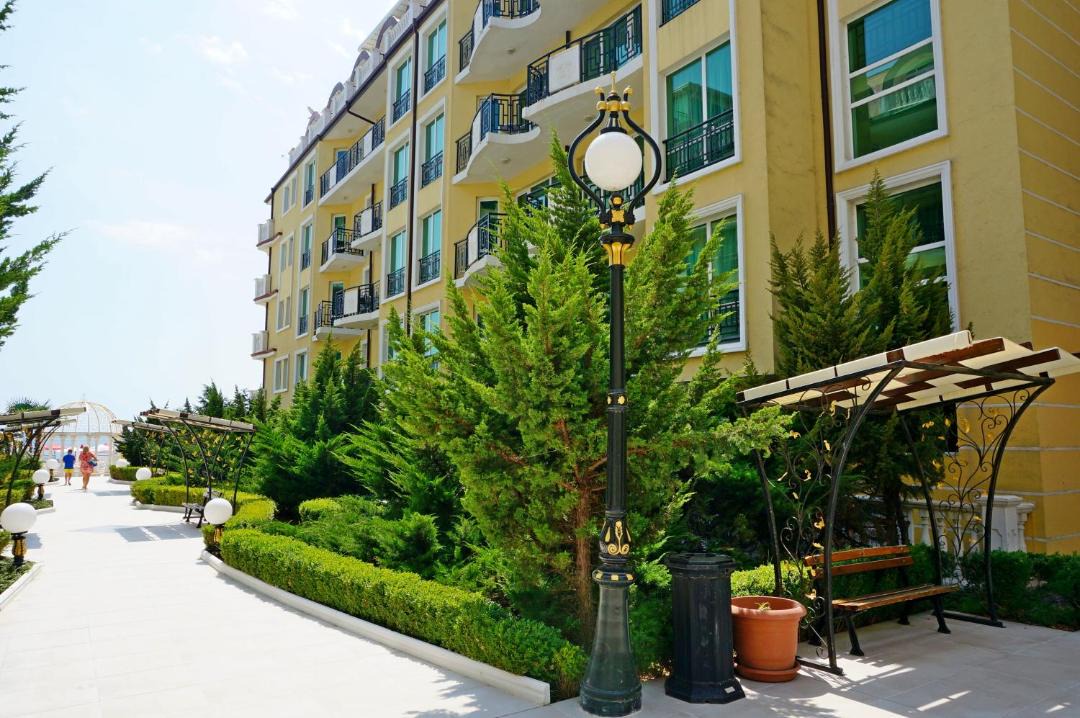 Photo of Buildings in Elenite