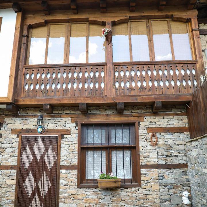 Photo of Buildings in Leshten