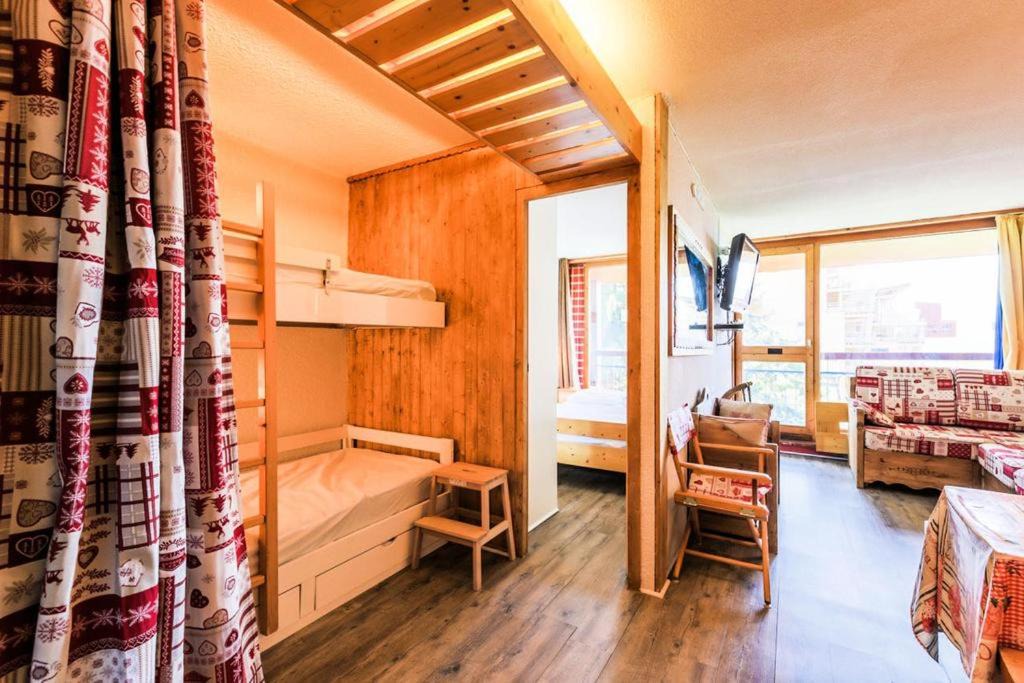 Photo of Livingroom in Arc-1800