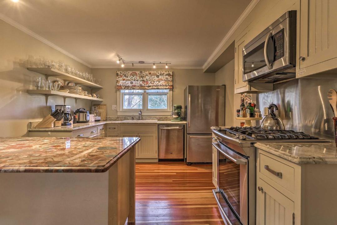 Photo of Kitchen in Litchfield Historic District