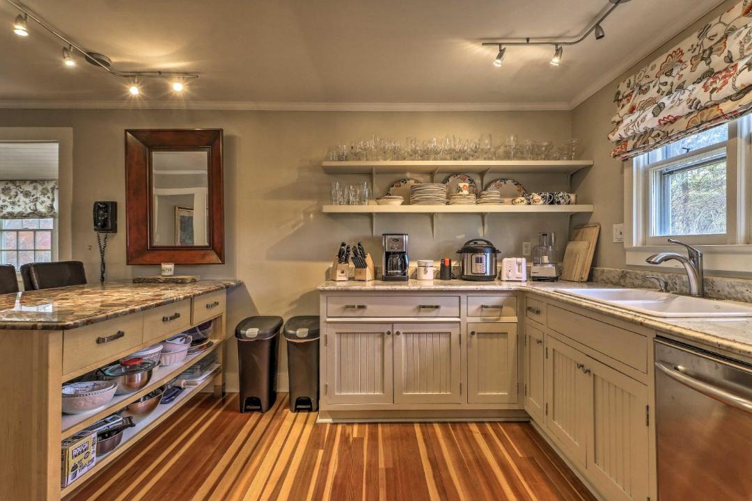 Photo of Kitchen in Litchfield Historic District